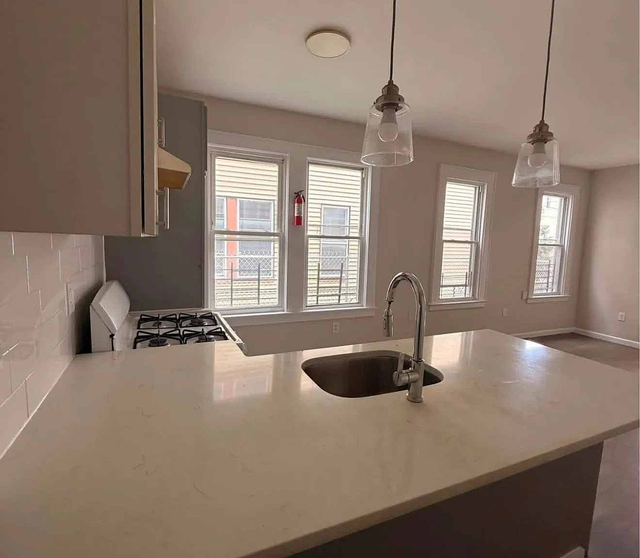 3 bed, 1.5 bath, $2,300 — Photo 3