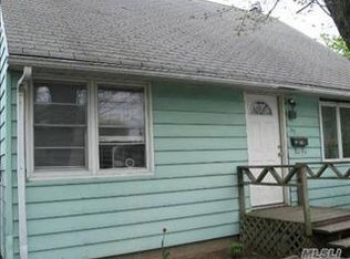 35 Belmont Ave, West Babylon, NY 11704