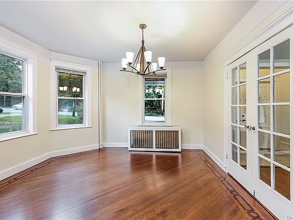 4th image of 302 Bradhurst Ave