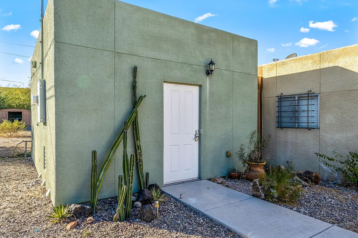 Building Photo - Park Town Homes
