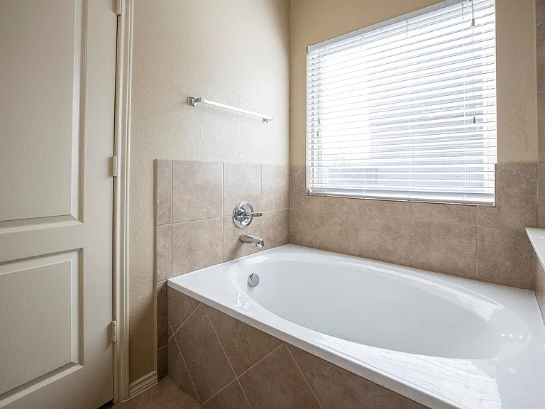 433 Stonebrook Dr — Photo 31