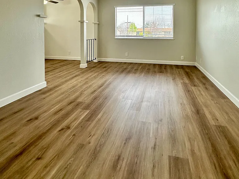 691 Ontario Ct — Photo 2