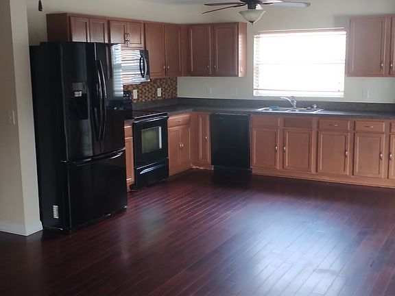 4th image of 3267 Ogden Dr