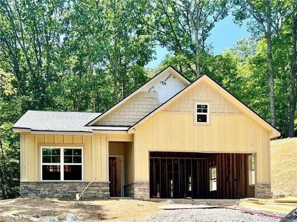 177 Wolverine Dr, Waleska, GA 30183