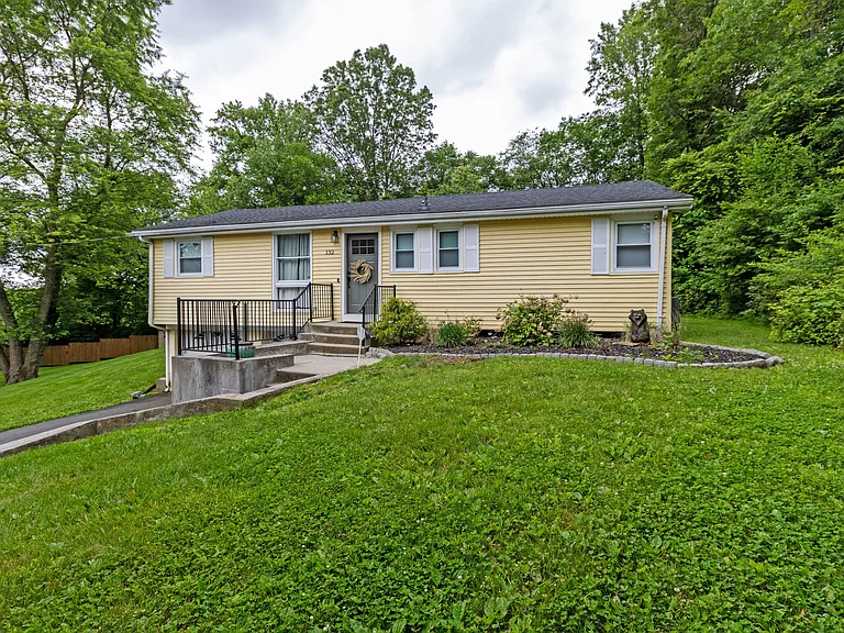 132 Stanley Rd — Photo 1