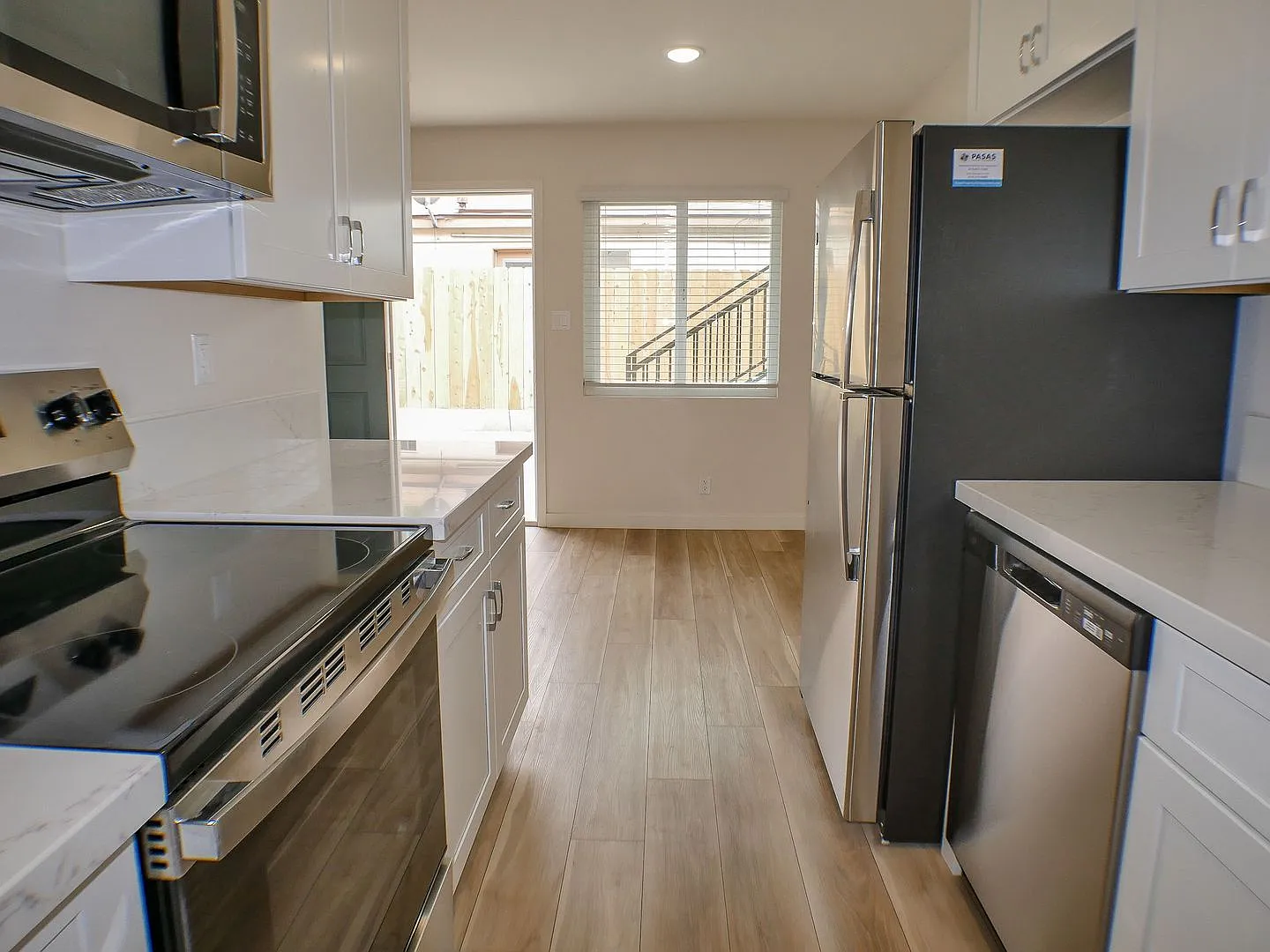 Fully Remodeled second floor 1 bed/1 bath apartment! — Photo 2