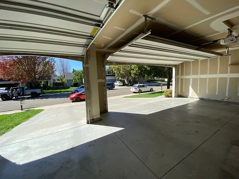 1014 N Manship Ave — Photo 43