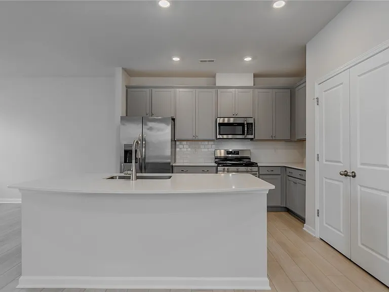14 Loebner Ln — Photo 5