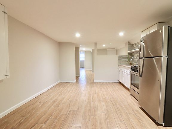 3rd image of 417 1/2 Baldwin Ave #1
