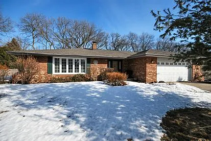 16W660 89th Pl photo 1