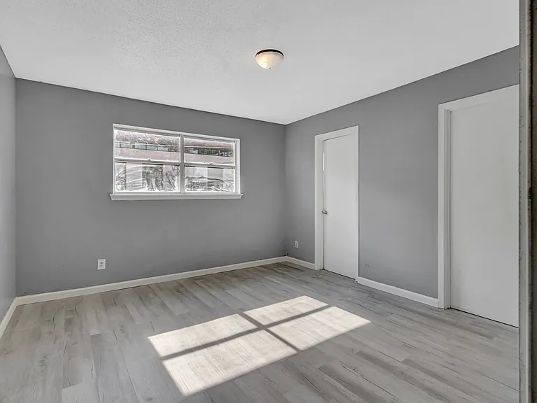 Greenbriar Apartments — Photo 26