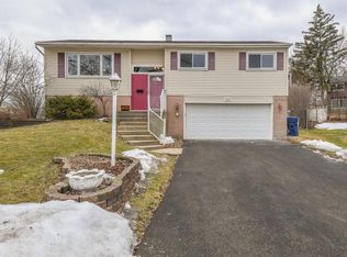 8810 Robin Ct, Hickory Hills, IL