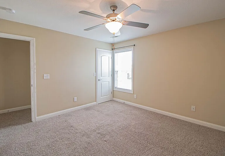 809 Carousel Ct — Photo 23