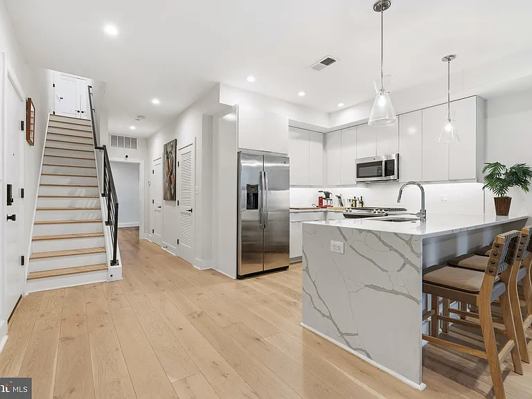1722 W Virginia Ave NE #2 — Photo 10