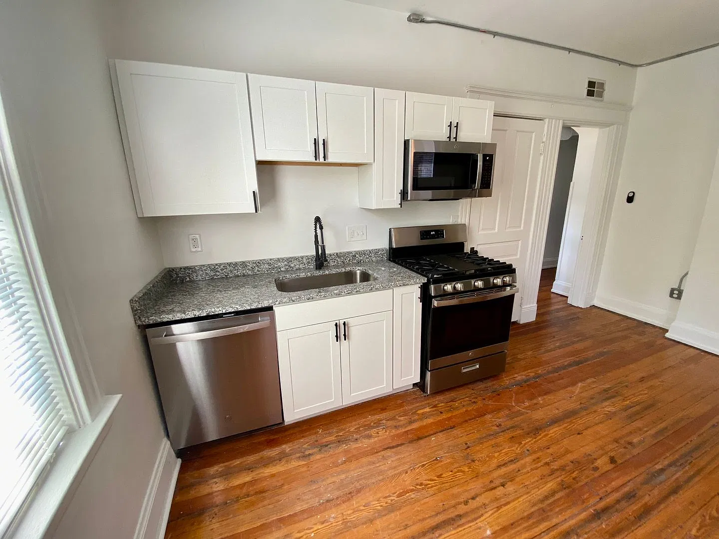 337 McMillan Apts. — Photo 4