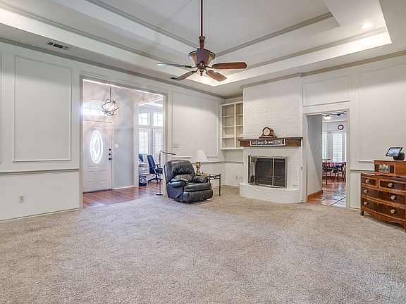 3rd image of 412 Inland Cir