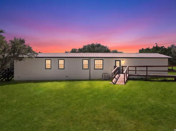 182 AUSTIN LN, Lakehills, TX 78063