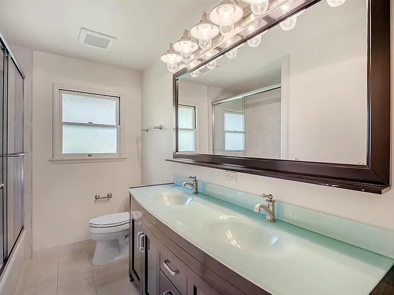 747 Northampton Dr — Photo 21