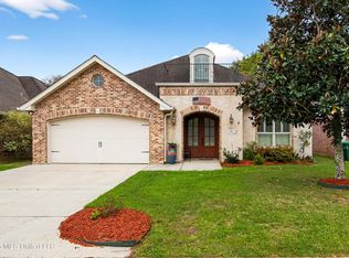 210 Fairway Dr, Pass Christian, MS 39571