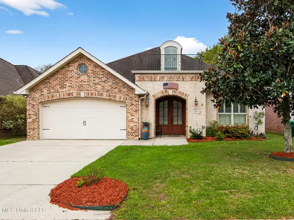 210 Fairway Dr, Pass Christian, MS 39571