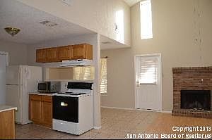 4th image of 2410 Moss Bluff St
