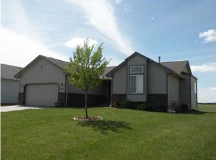 619 E Rolling View Dr, Valley Center, KS 67147