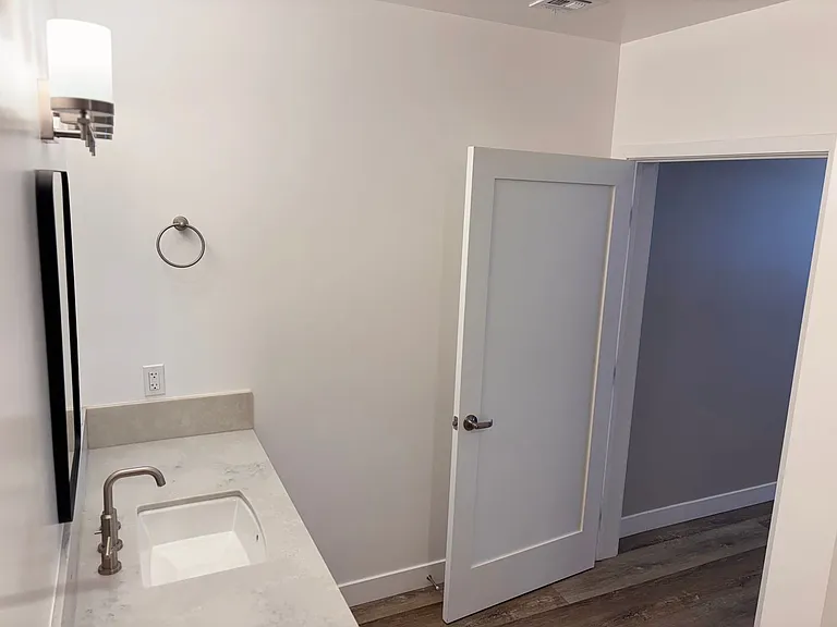 1316 E Grand Ave #104 — Photo 41