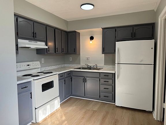 3rd image of 900 Stevens Ct NE Unit A