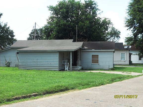 2nd image of 611 Newport Ave