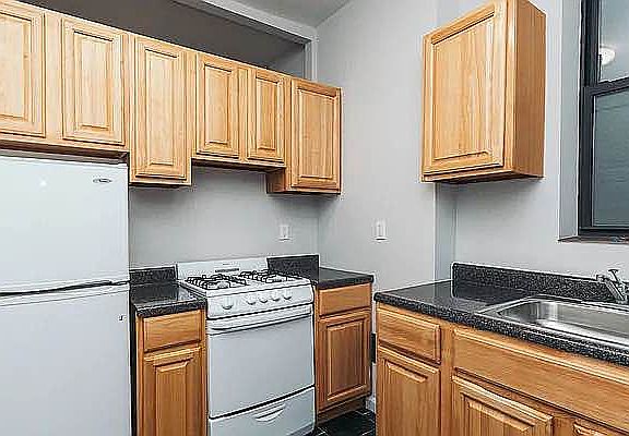 2nd image of 1553 De Kalb Ave #4R