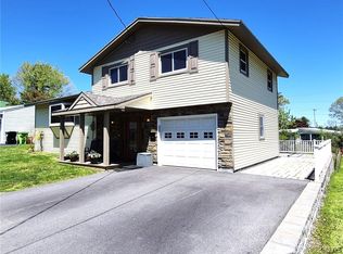 112 Primrose Ln, North Syracuse, NY 13212
