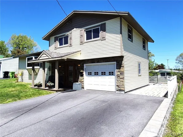 112 Primrose Ln, North Syracuse, NY 13212