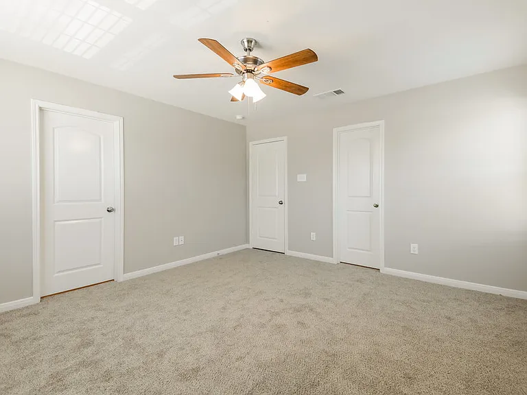 220 Marsh Ln — Photo 10