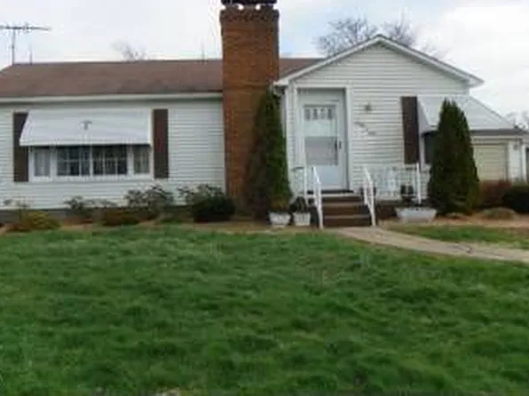 209 E Garrison St, Dorchester, IL 62033