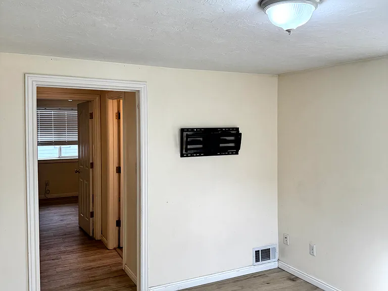 453 N 15th Ave #A — Photo 3