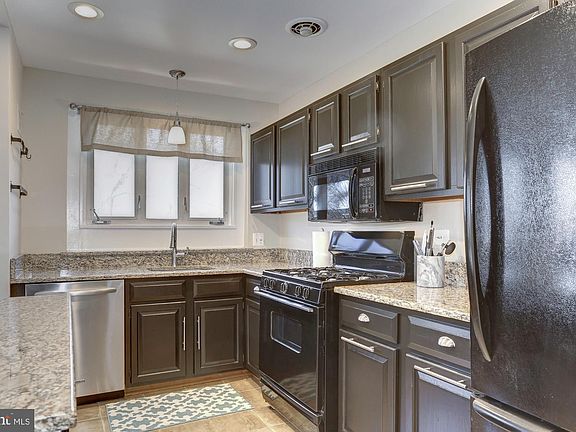 4th image of 10501 Montrose Ave #M204