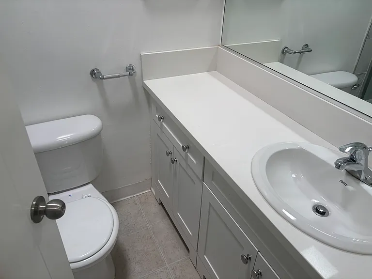1422 Kelton Ave — Photo 10