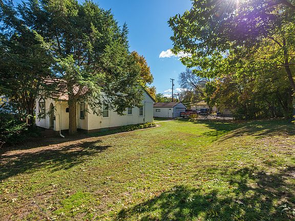 4th image of 930 Hyacinth Ave E