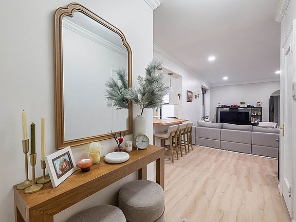 5th image of 225 Bennett Ave APT 1T