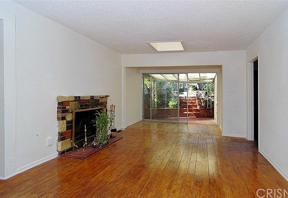 3rd image of 4855 Canoga Ave