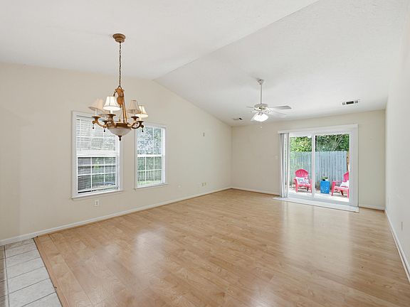 3rd image of 3111 Lucas Ln SW