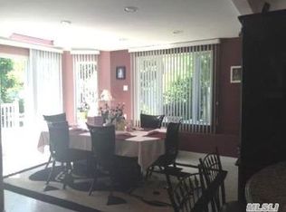 29 N Kings Ave, Lindenhurst, NY