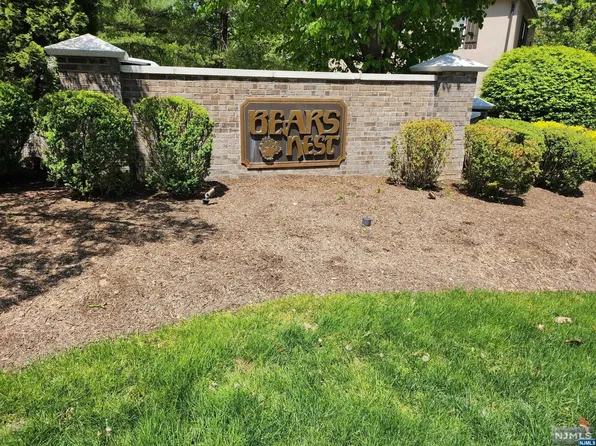 148 Ashley Pl, Park Ridge, NJ 07656