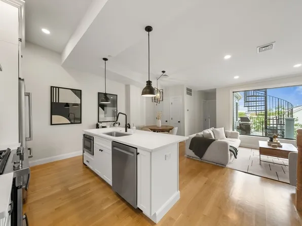 391 Bunker Hill St #Penthouse, Charlestown, MA 02129