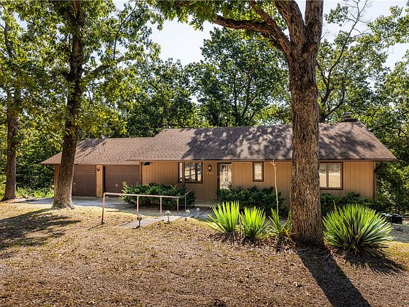 3rd image of 637 Highland Park Dr
