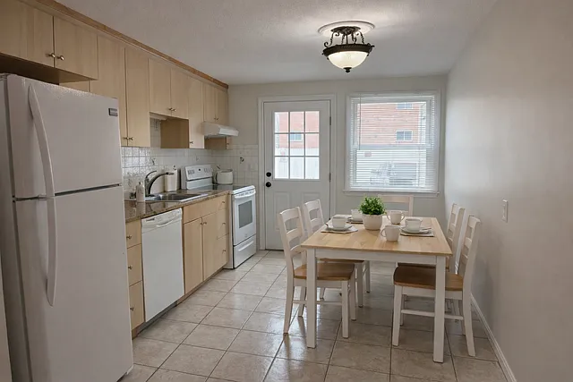 2 bed, 812 sqft, $2,675 — Photo 3