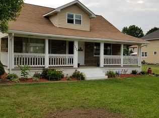 1426 Darlington Rd, Beaver Falls, PA 15010