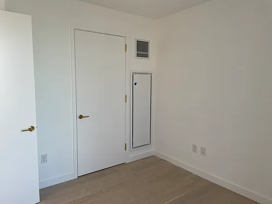 Rented by YouYork Management LLC | media 18