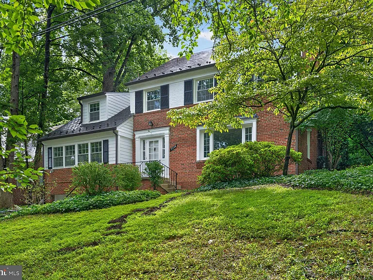 7215 Rollingwood Dr — Photo 2