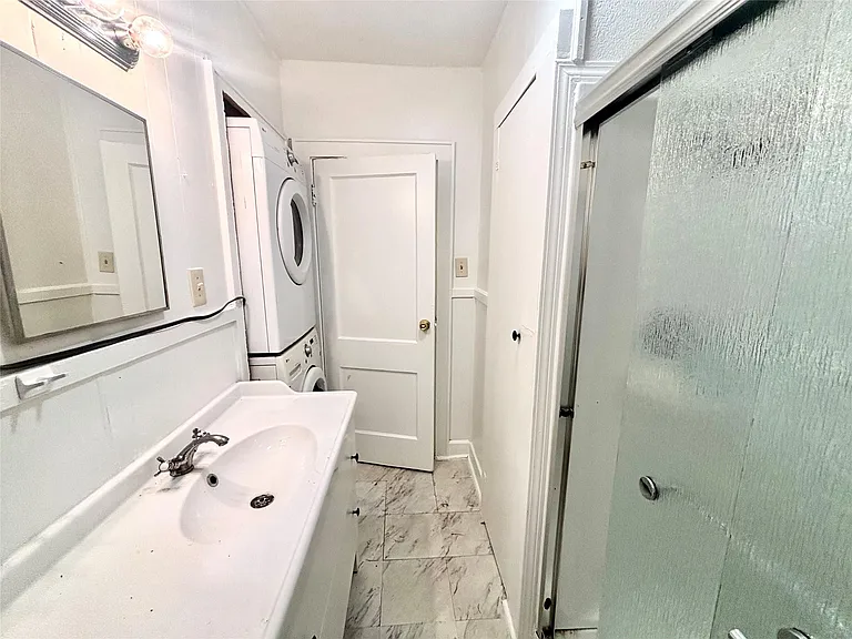 1203 Leona St — Photo 15